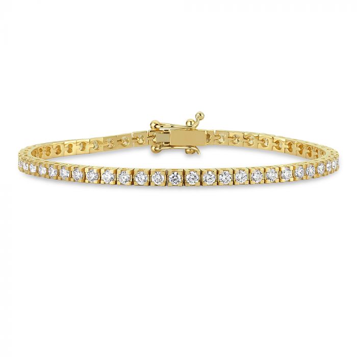 Dette elegante tennisarmbånd fra Nuran er fremstillet i guld og prydet med funklende brillanter, der løber hele vejen rundt. Armbåndet kombinerer klassisk stil med luksuriøse detaljer, perfekt til enhver lejlighed, der kræver ekstra elegance.
