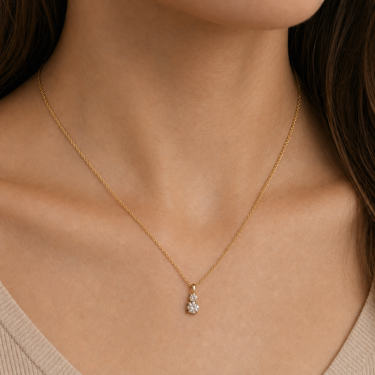 Petersen Jewels 14 kt diamantvedhæng med to labgrown diamanter båret på model