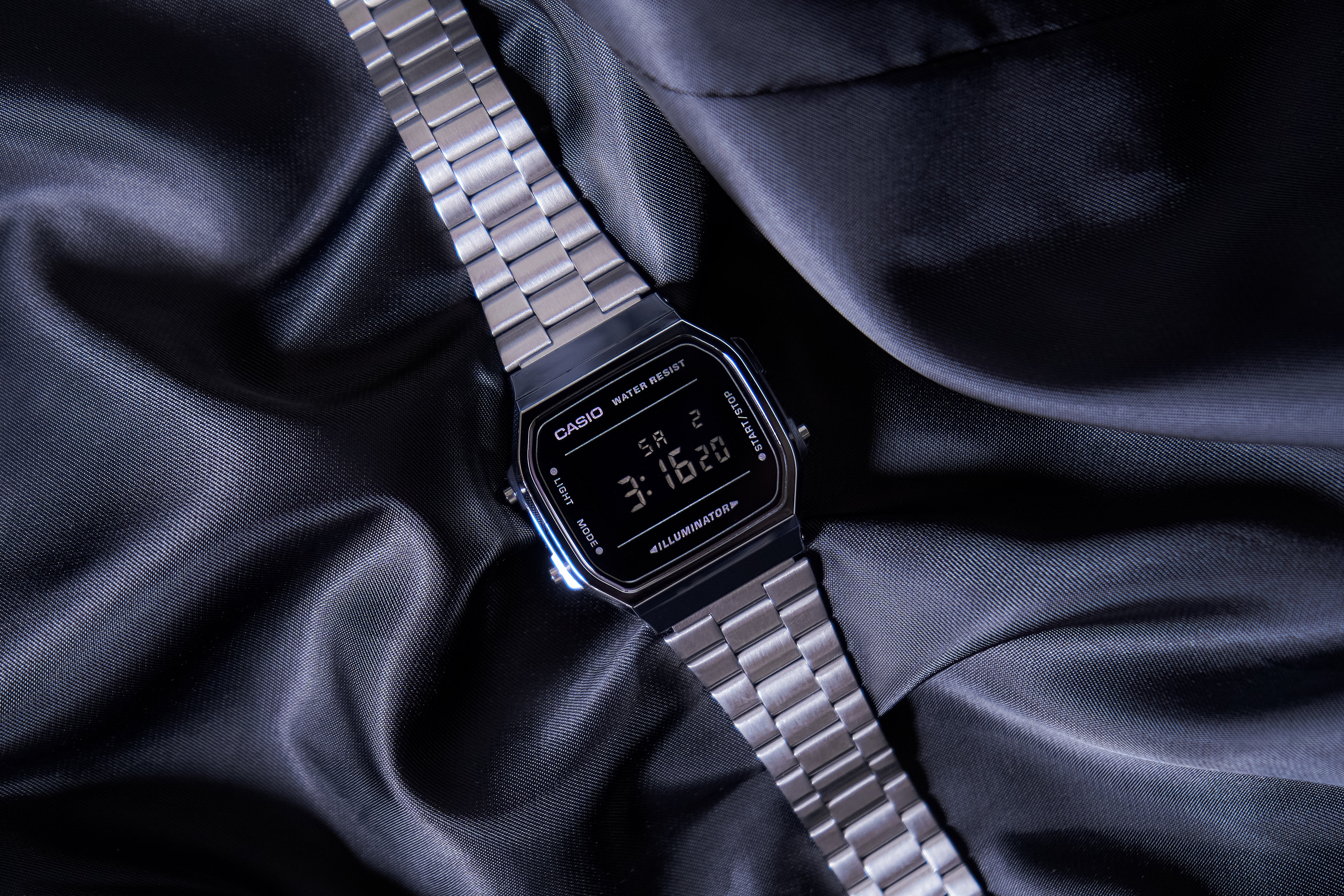Casio Vintage - A168WEM-1EF, med urkasse i stal, fra Casio