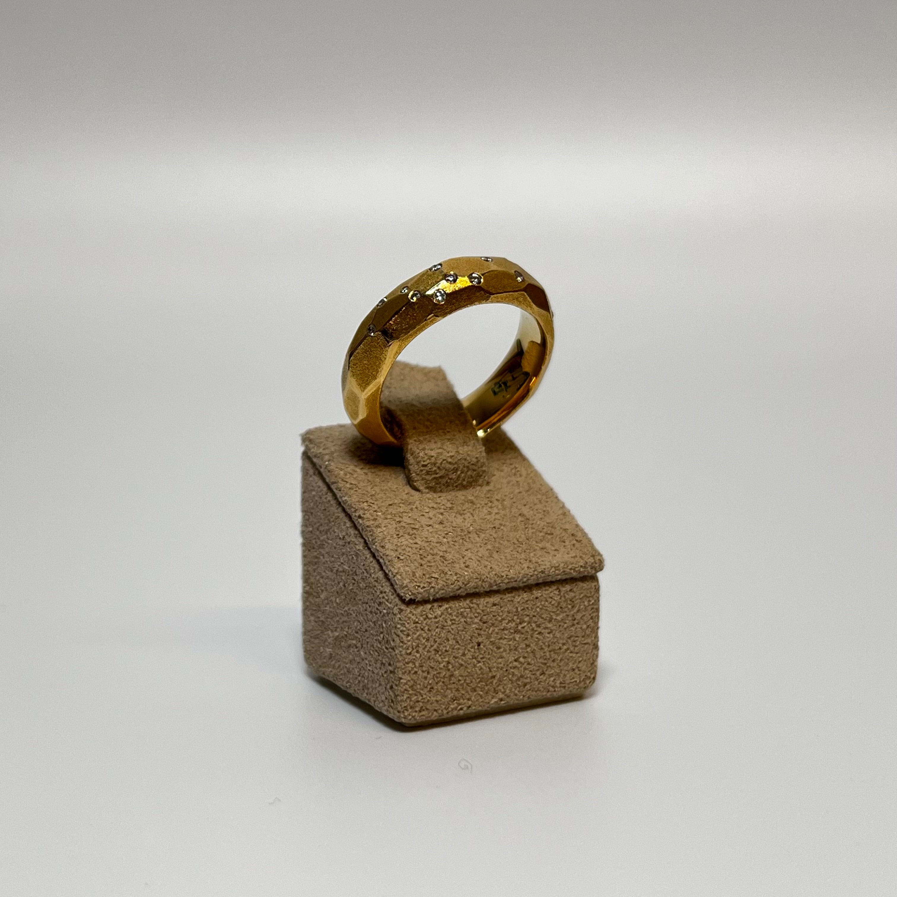 Guldring 14kt m. diamanter - str 54