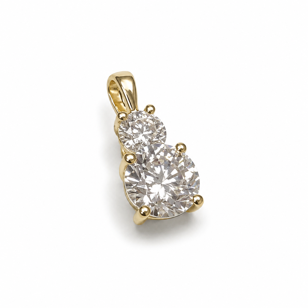 Petersen Jewels vedhæng i 14 kt guld med 2,00 ct labgrown diamanter vist skråt forfra