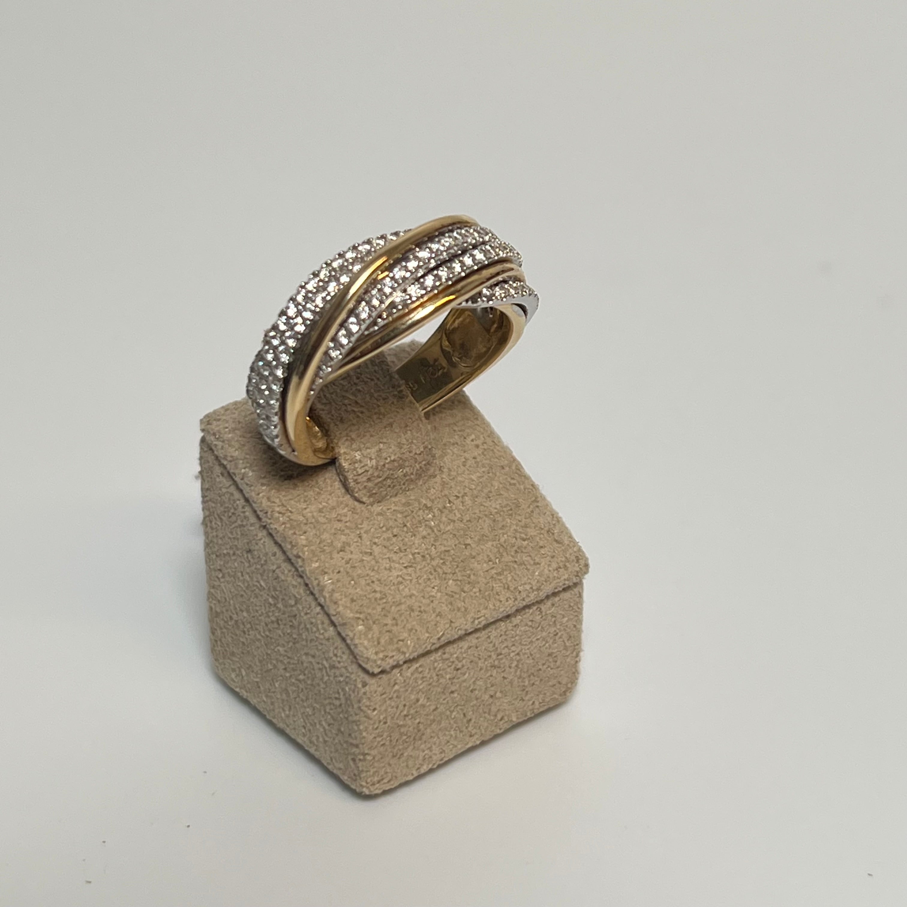 Ring med diamanter 14kt. - str 55