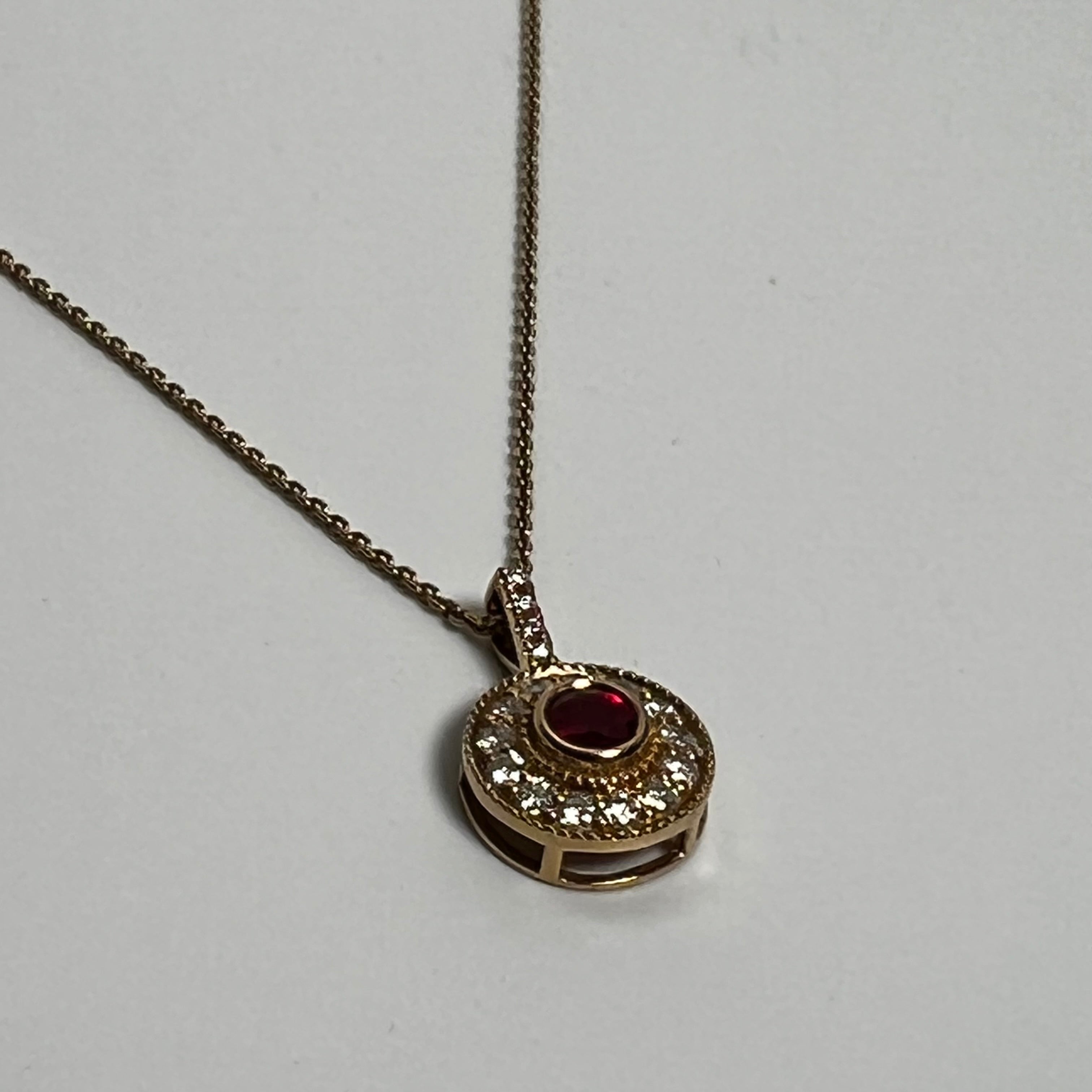 Blomster Vedhæng M. Diamanter og Rubin 14KT.