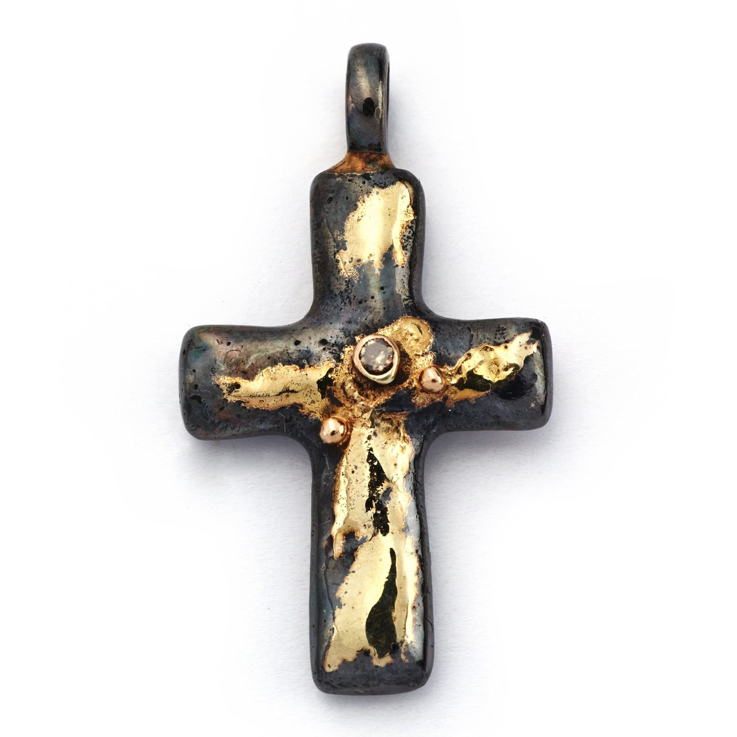 Newspaper Cross Vedhæng (S), i gold; sterling-silver, til unisex; male; female, fra ByBirdie