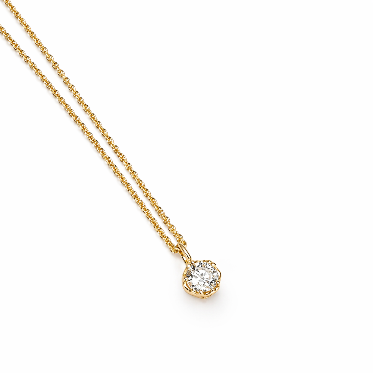 Petersen Jewels rustikt diamantvedhæng i 14 kt guld vist på kæde