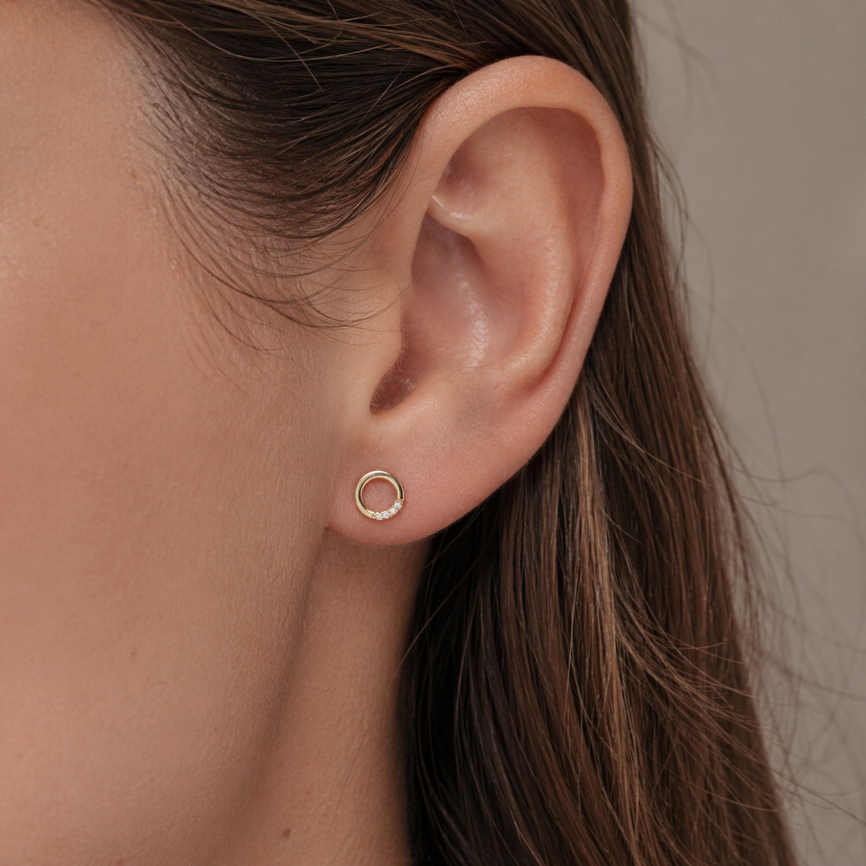 L&G Ørestikker 8 karat cirkel med zirkonia