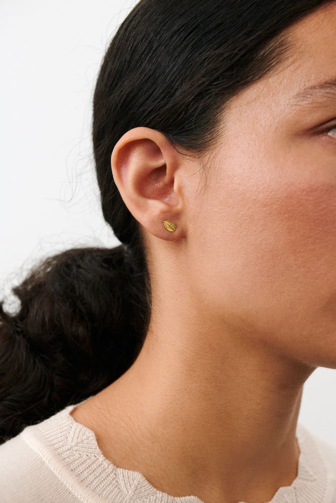 Pernille Corydon Elm Leaf Earsticks Forgyldt