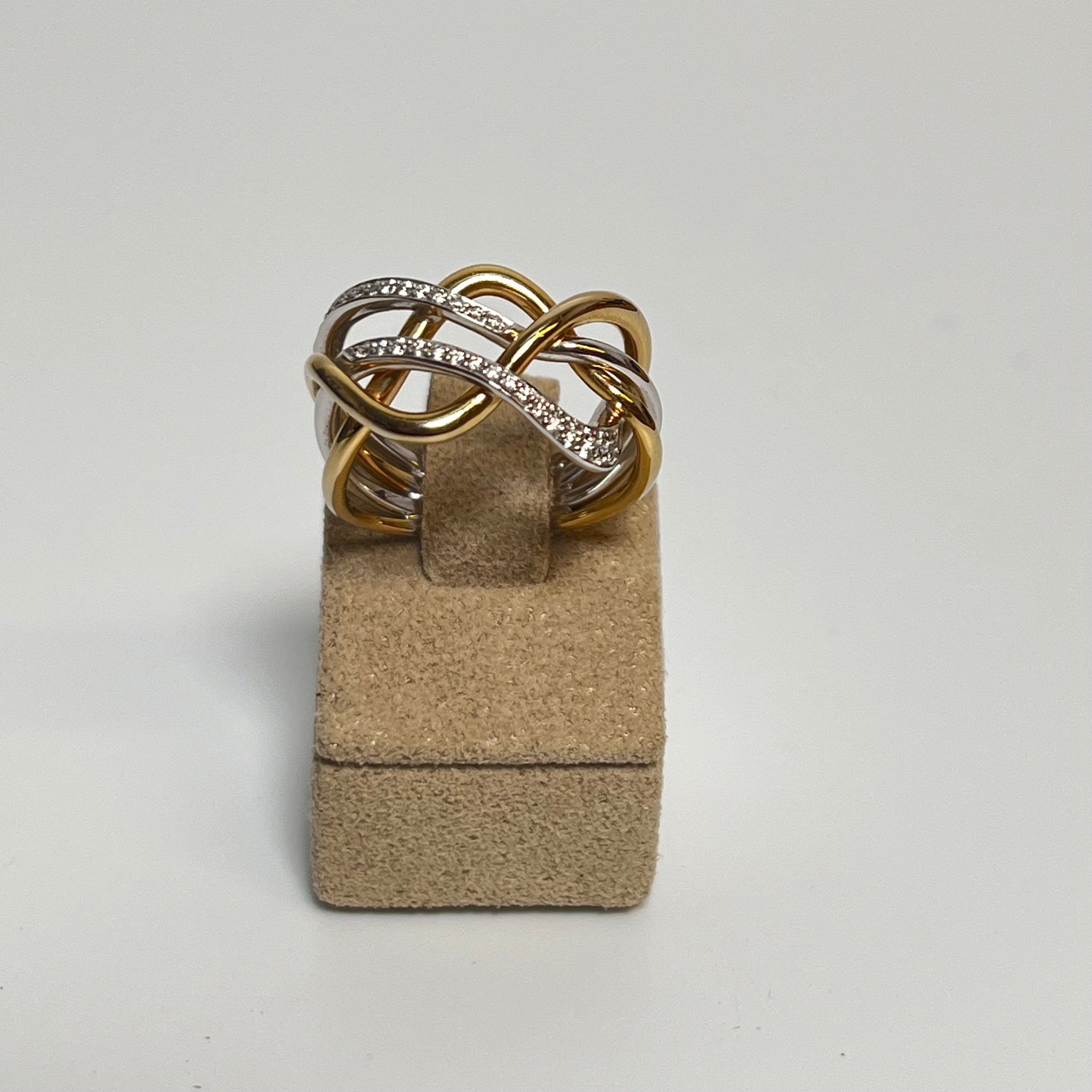 Ring med diamanter 14kt. - str 55