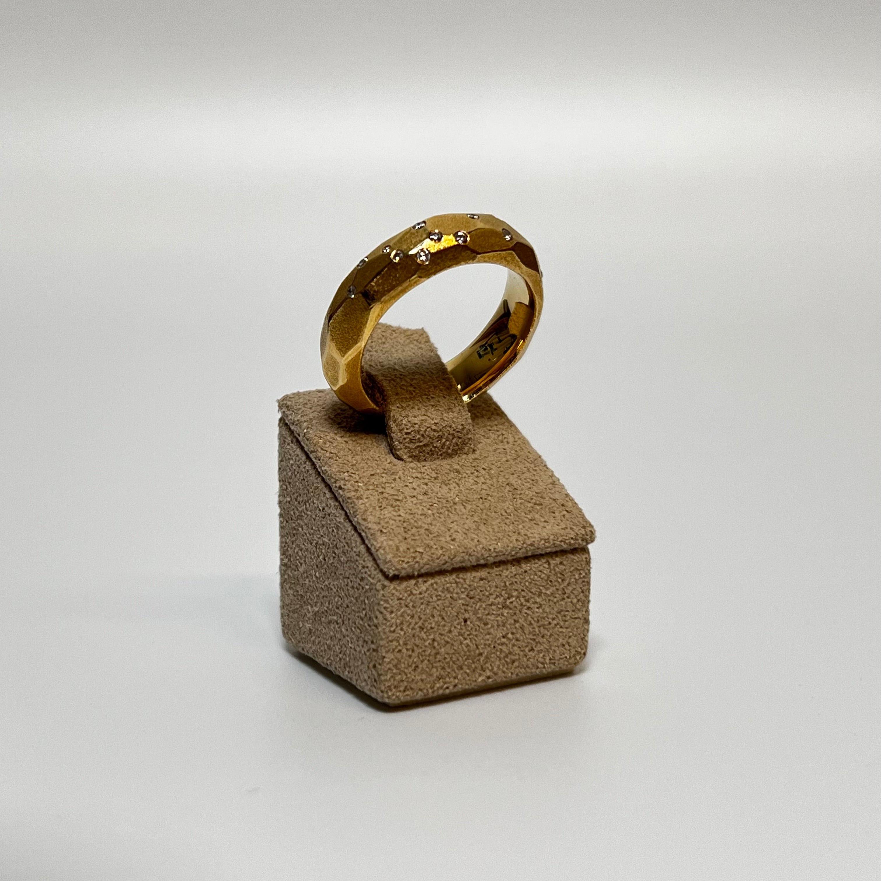 Guldring 14kt m. diamanter - str 54