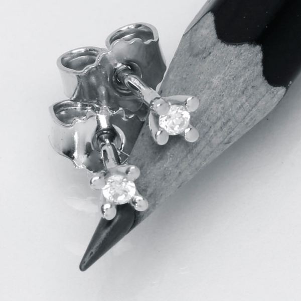 Luxuz Hvidguld Diamant Ørestik 0,05ct, til female; male; unisex, fra Jan Jørgensen