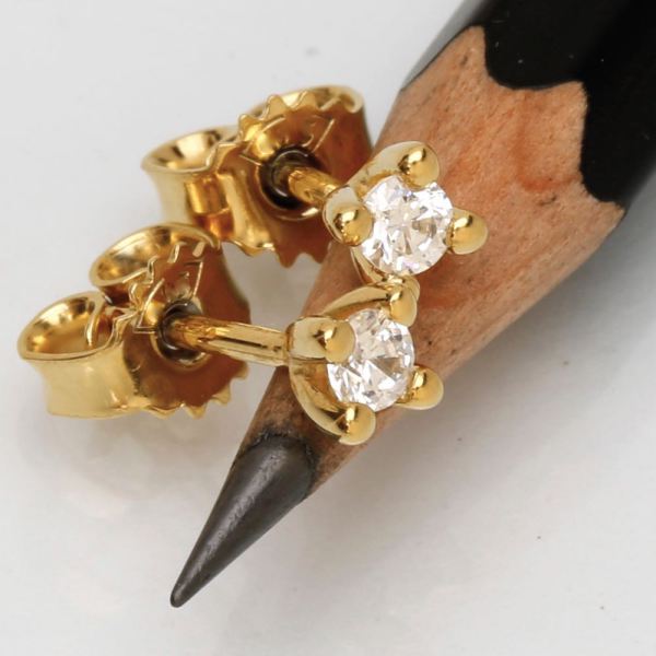 Luxuz Guld Diamant Ørestik 0,15ct, til female; male; unisex, fra Jan Jørgensen