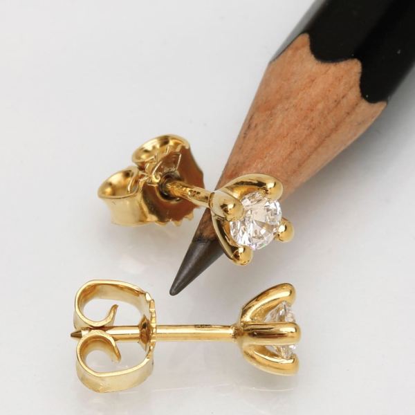 Luxuz Guld Diamant Ørestik 0,25ct, til female; male; unisex, fra Jan Jørgensen