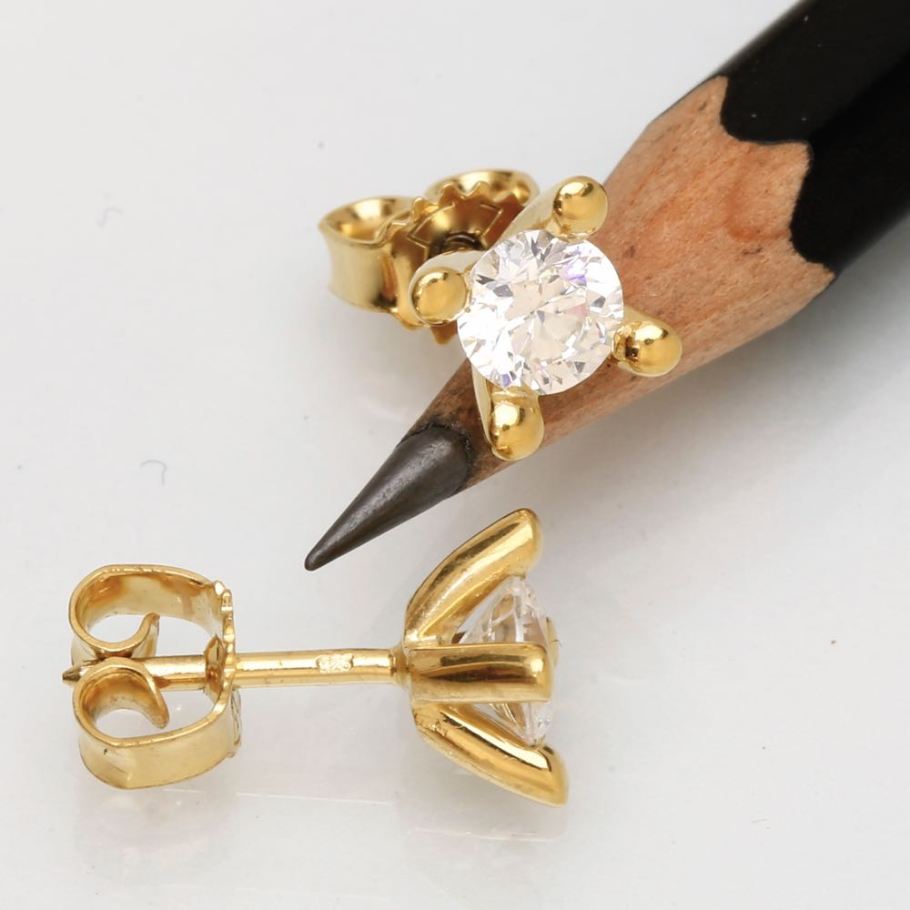 Luxuz Guld Diamant Ørestik 0,75ct, til female; male; unisex, fra Jan Jørgensen