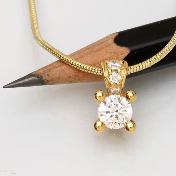 Luxuz Guld Diamant Vedhæng 0,50ct+0,06ct, til female, fra Jan Jørgensen