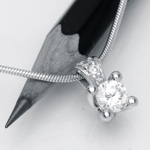 Luxuz Hvidguld Diamant Vedhæng 0,50ct+0,06ct, til female, fra Jan Jørgensen