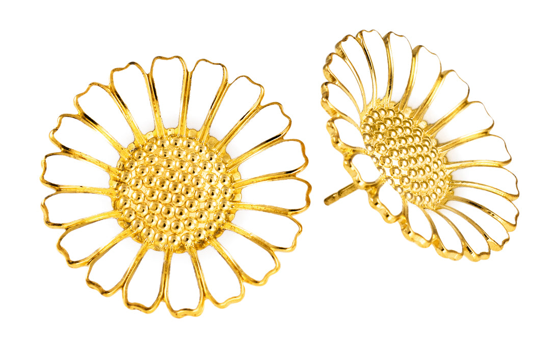 Marguerit ørestikk 25mm forgyldt med hvid emalje 925, til female, fra Lund Copenhagen