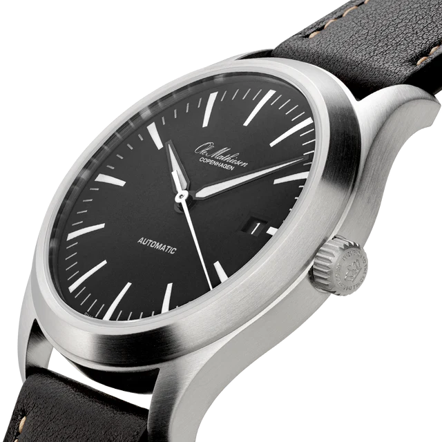 Ole Mathiesen 1919 Sportivo 40 mens-size med læderrem 40mm, fra Ole Mathiesen