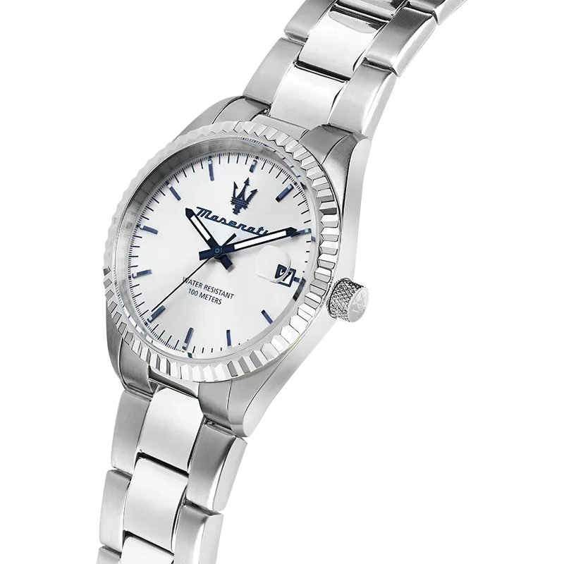 Maserati Competizione R8853100045 i skrå vinkel med sølvfarvet skive, blå visere og stållænke