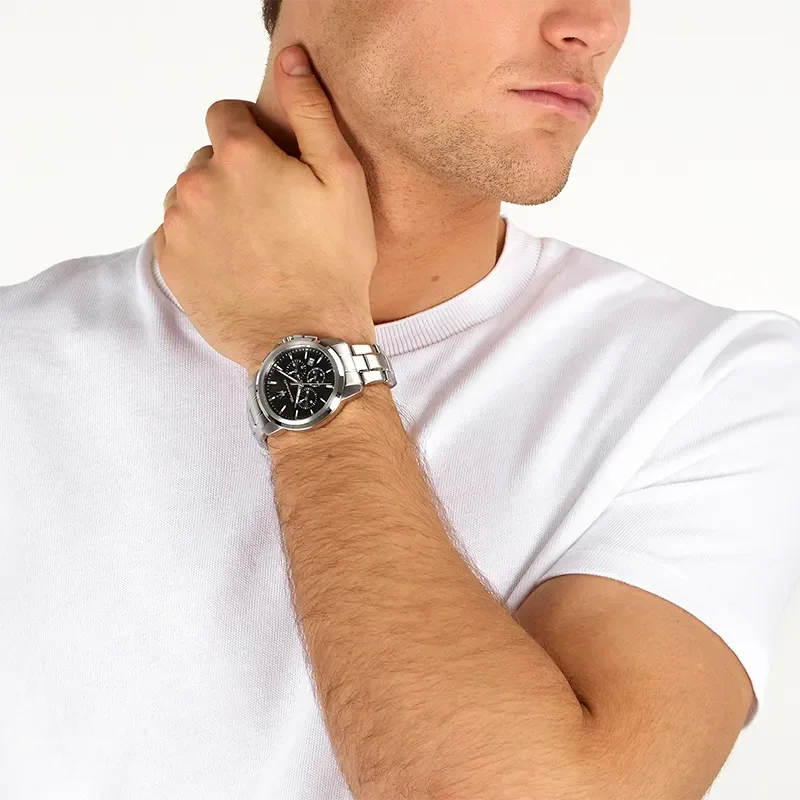 Maserati Successo R8873621046 på håndled med sort skive og stållænke