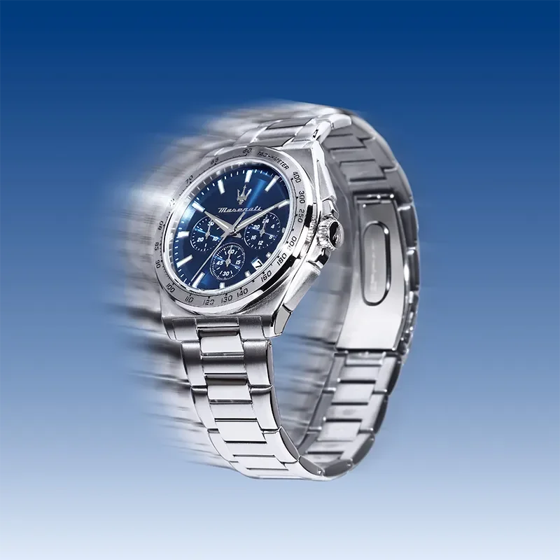 Maserati Velocità R8873652014 på håndled med blå skive og stållænke