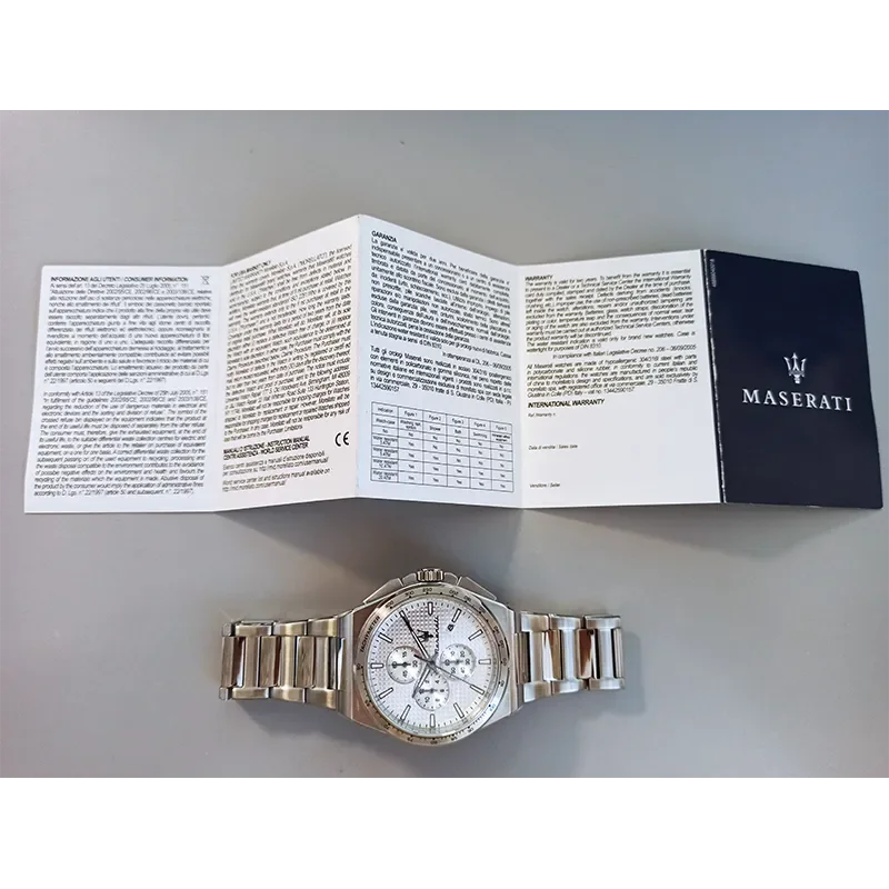 Maserati Velocità Slim R8873653005 med garantihæfte vist sammen med uret