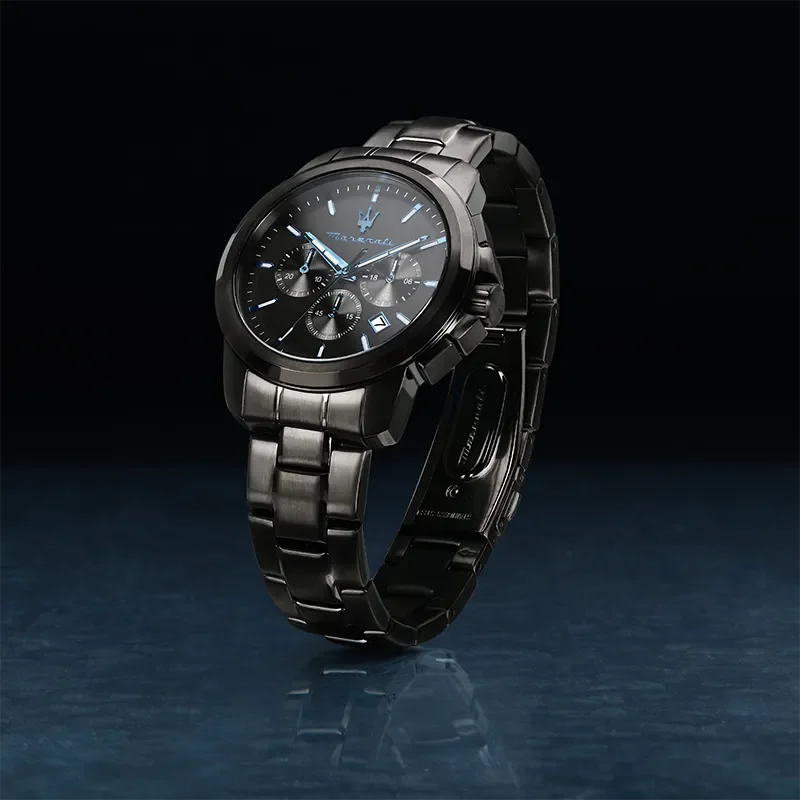 Maserati Successo Dark Edition skråtstillet produktbillede i mørkt stål