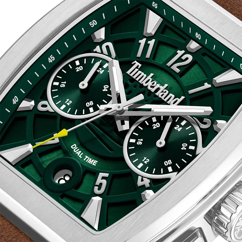 Nærbillede af Timberland Morristown TDWGF0094102 med grøn skive, dual time visning og markante sølvfarvede detaljer
