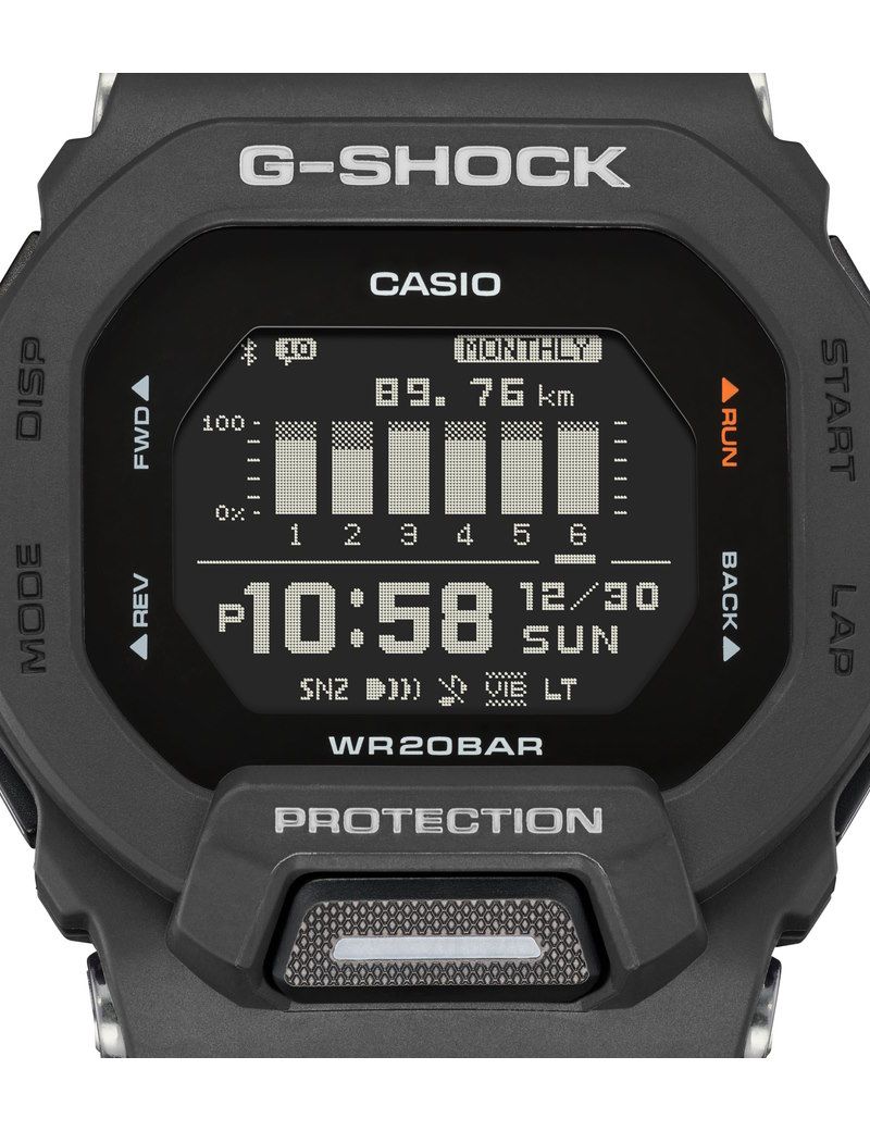 Nærbillede af Casio G-Shock GBD-200-1ER display med Bluetooth, træningsdata, sort digital skive og 20 ATM vandtæthed.