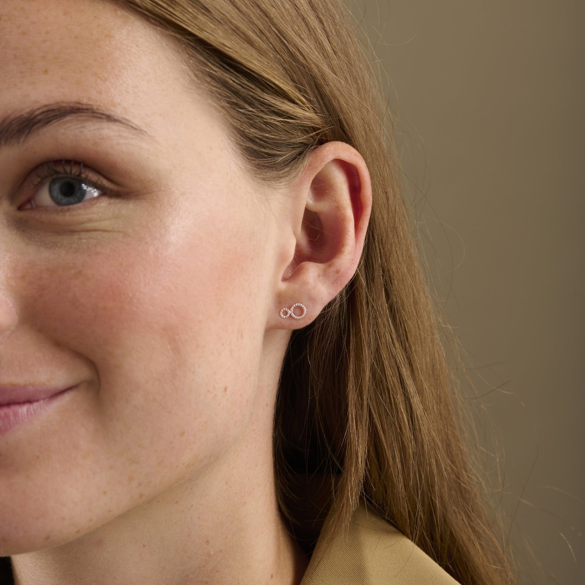 Pernille Corydon Twisted Earstick Fg., til female, fra Pernille Corydon