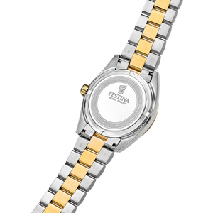 Festina Swiss Made Classic Steel F20085/A med guldfarvet urskive, riflede detaljer, safirglas og dato.