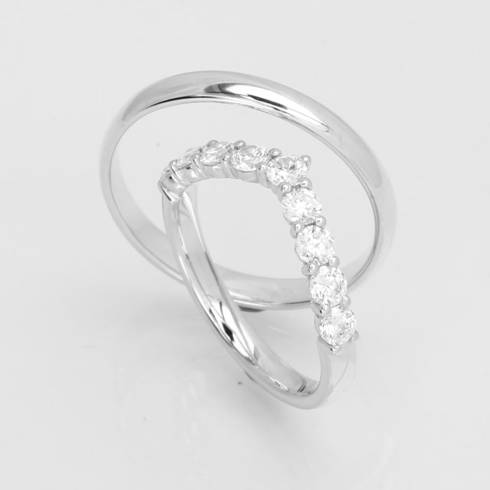 J.J Vielsesringe - V-Aligned-color-lab. 8kt - 0,90 ct HVG, i gold; diamond, til unisex, fra jan Jørgensen Vielsesringe