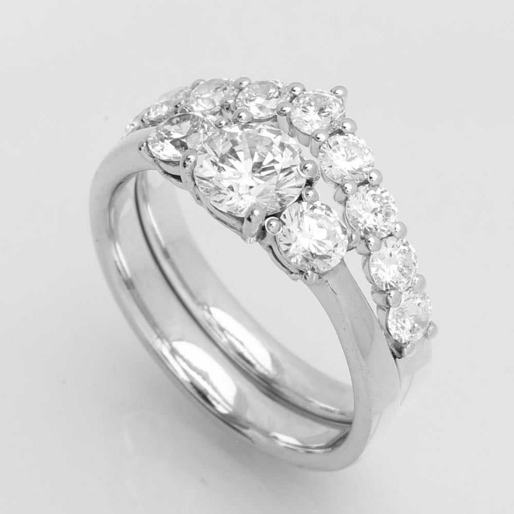 J.J Vielsesringe - V-Aligned-color-lab. 8kt - 0,90 ct HVG, i gold; diamond, til unisex, fra jan Jørgensen Vielsesringe