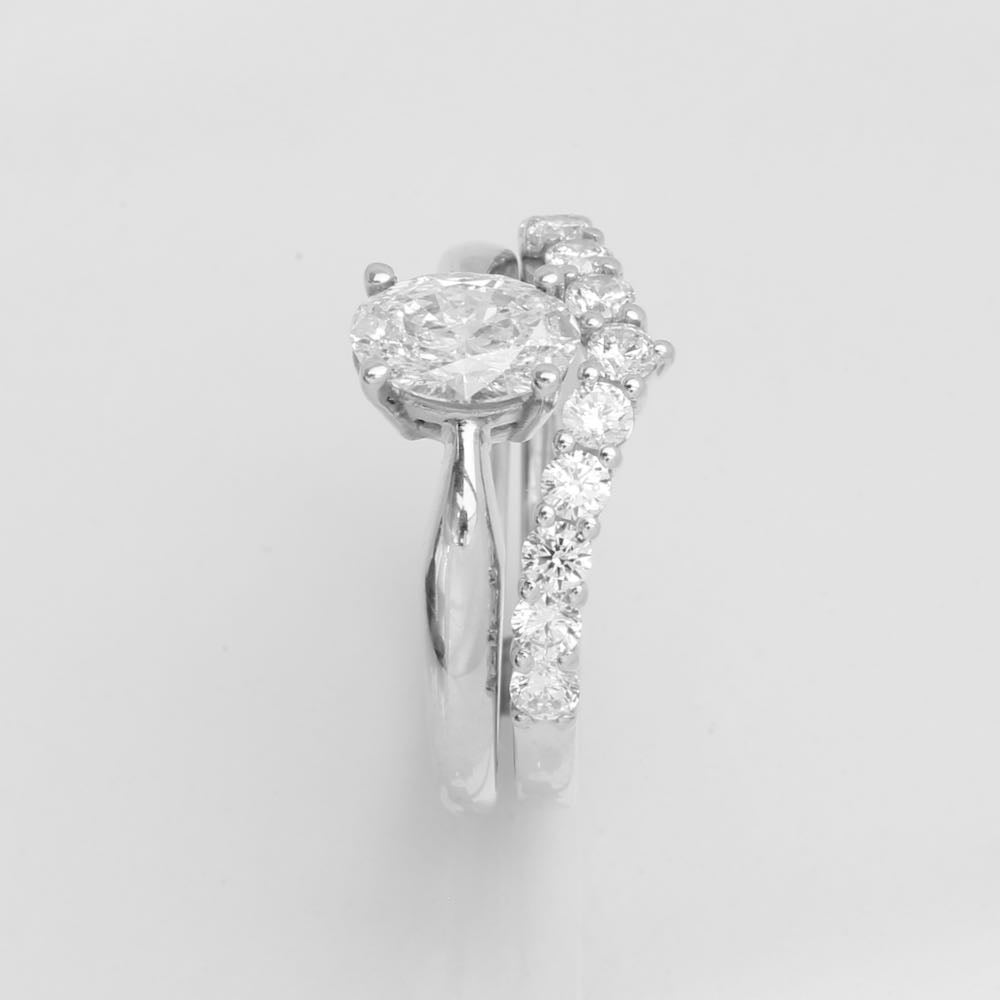 J.J Vielsesringe - V-Aligned-color-lab. 8kt - 0,55 ct HVG, i gold; diamond, til unisex, fra jan Jørgensen Vielsesringe