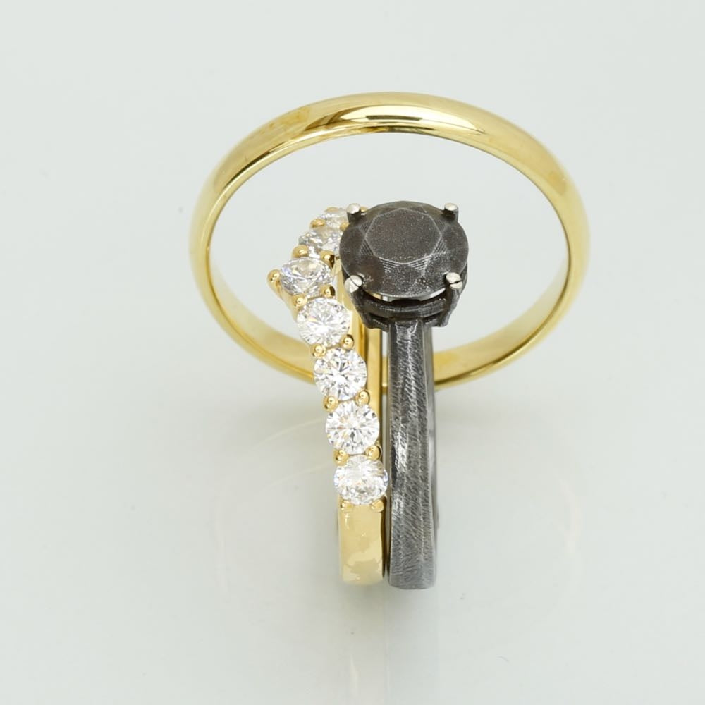 J.J Vielsesringe - V-Aligned-color-lab. 8kt - 0,90 ct, i gold; diamond, til unisex, fra jan Jørgensen Vielsesringe