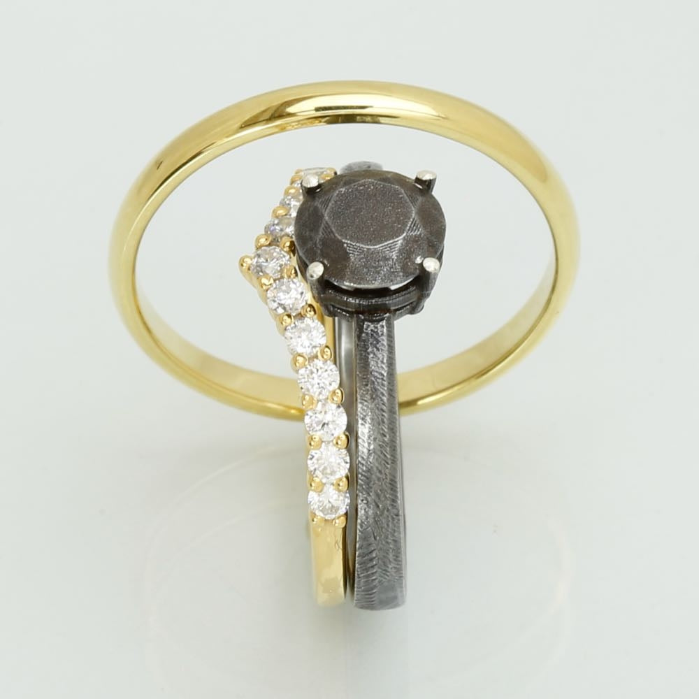 J.J Vielsesringe - V-Aligned-color-lab. 8kt - 0,55 ct, i gold; diamond, til unisex, fra jan Jørgensen Vielsesringe