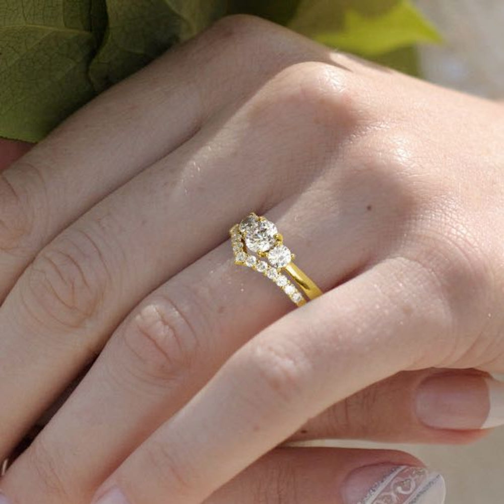 J.J Vielsesringe - V-Aligned-color-lab. 8kt - 0,39 ct, i gold; diamond, til unisex, fra jan Jørgensen Vielsesringe
