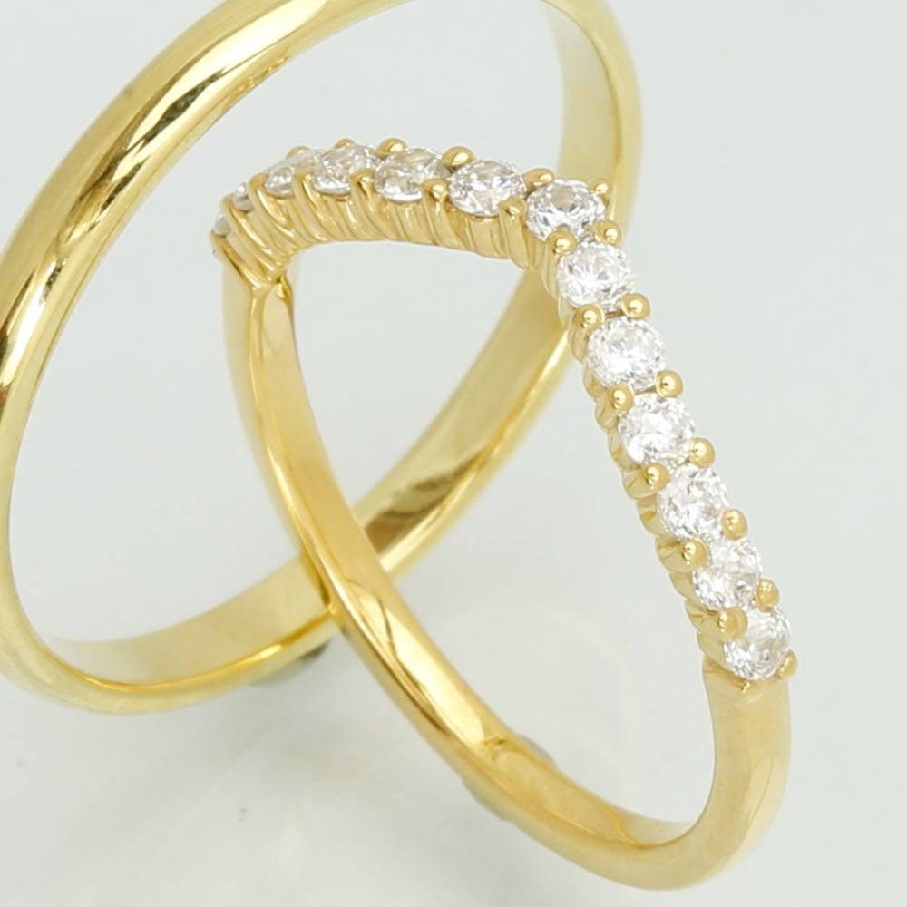 J.J Vielsesringe - V-Aligned-color-lab. 8kt - 0,39 ct, i gold; diamond, til unisex, fra jan Jørgensen Vielsesringe