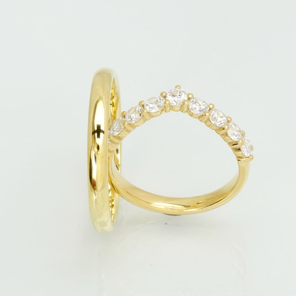 J.J Vielsesringe - V-Aligned-color-lab. 8kt - 0,90 ct, i gold; diamond, til unisex, fra jan Jørgensen Vielsesringe