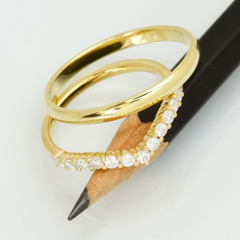 J.J Vielsesringe - V-Aligned-color-lab. 8kt - 0,55 ct, i gold; diamond, til unisex, fra jan Jørgensen Vielsesringe
