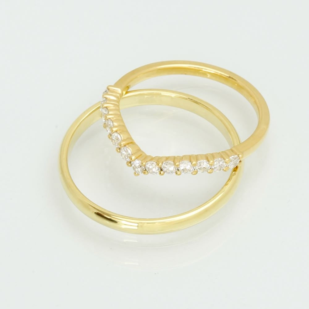J.J Vielsesringe - V-Aligned-color-lab. 8kt - 0,55 ct, i gold; diamond, til unisex, fra jan Jørgensen Vielsesringe