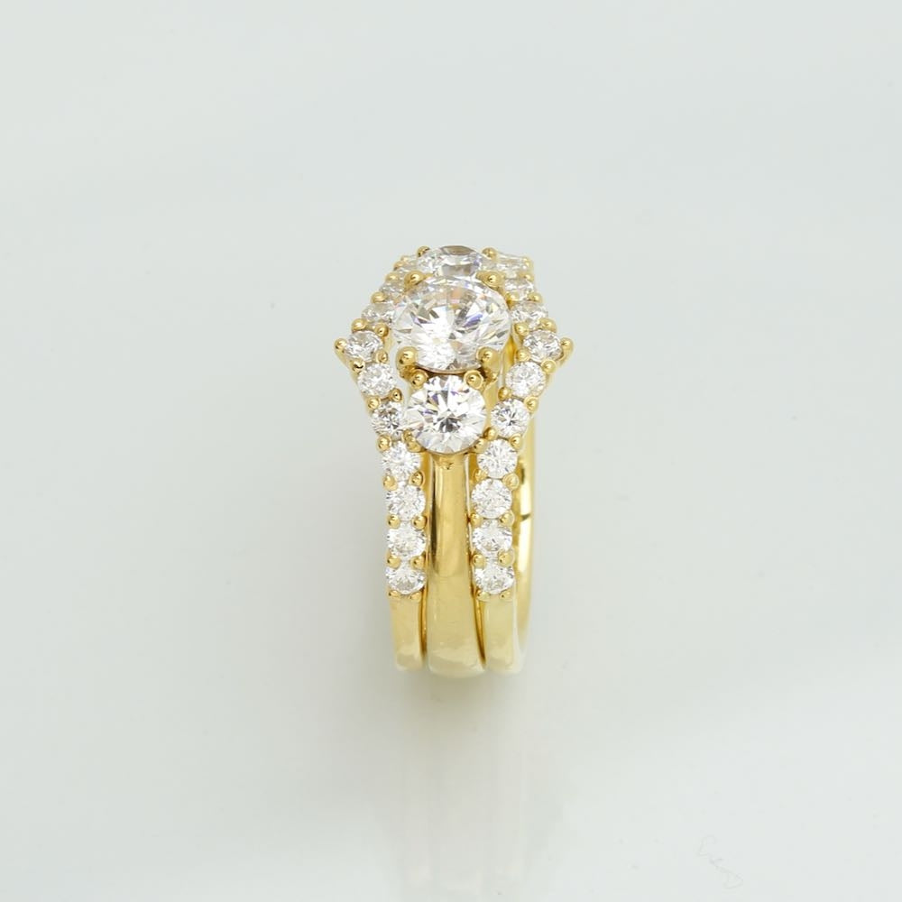 J.J Vielsesringe - V-Aligned-color-lab. 8kt - 0,39 ct, i gold; diamond, til unisex, fra jan Jørgensen Vielsesringe
