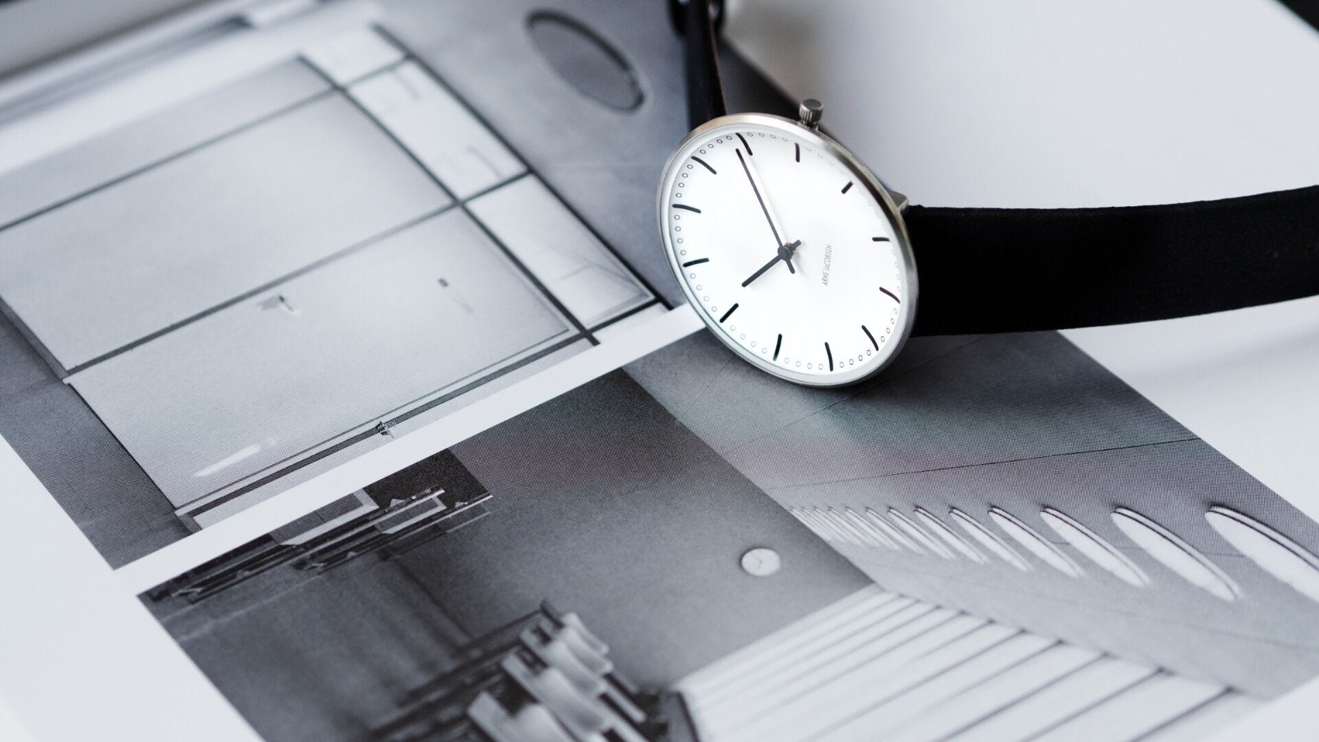 Designet af Arne Jacobsen
City Hall Hvid 34 mm