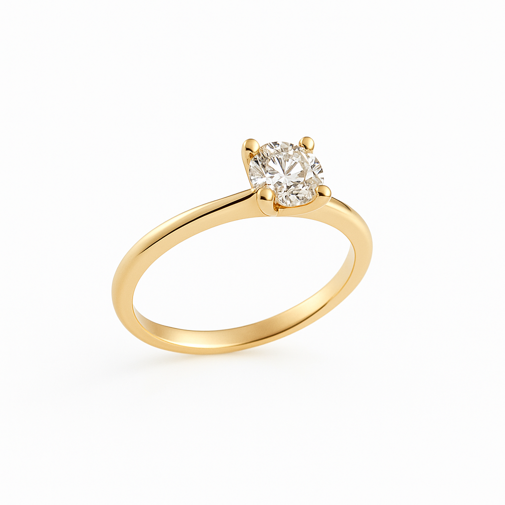 Solitaire ring i 14kt guld med 0,50 ct round cut labgrown diamant fra ALMA Collection. Skrå vinkel der viser blankpoleret ringskinne og centreret diamant i nordisk dansk design.