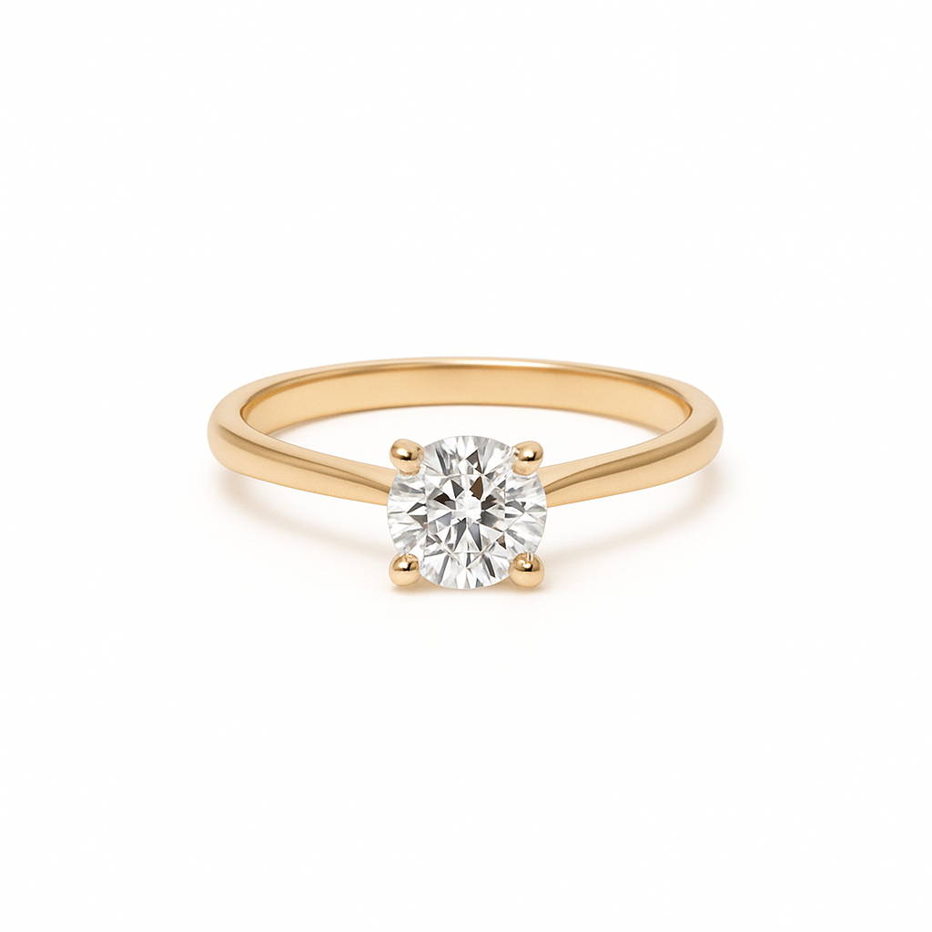 Solitaire ring i 14kt guld med 0,50 ct round cut labgrown diamant fra ALMA Collection. Frontvisning af elegant blankpoleret ringskinne med centreret diamant i dansk design.