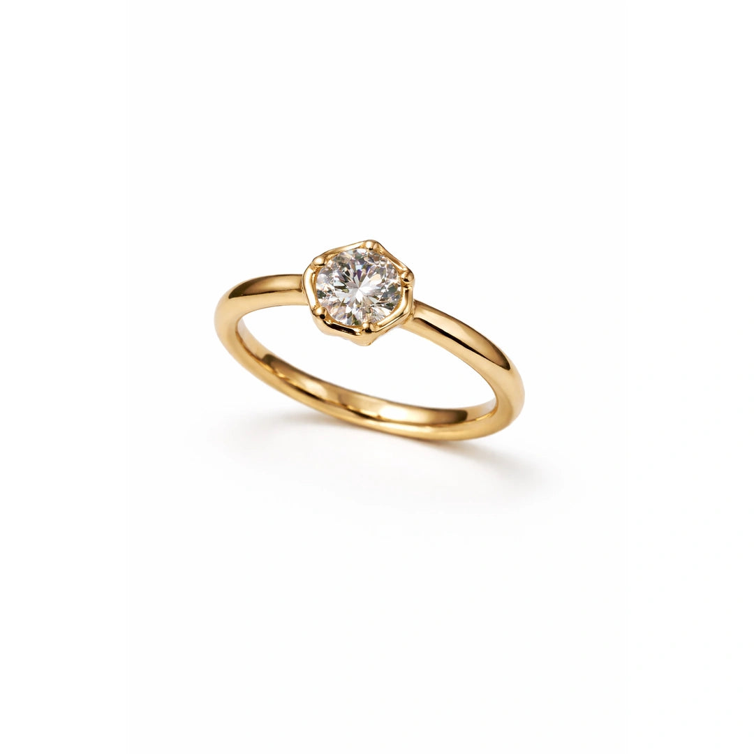 Petersen Jewels rustik ring i 14 kt guld med 0,75 ct rund labgrown diamant skrå vinkel