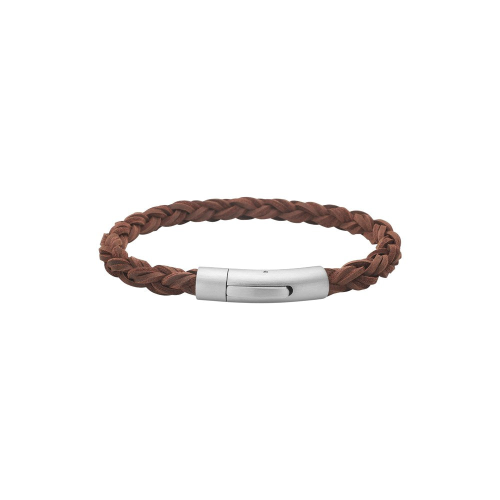 SON of NOA herrearmbånd i brunt ægte kalveskind med rundflettet læderstruktur, 6 mm bredde og 21 cm længde. Klassisk brunt læderarmbånd med naturlig overflade og maskulint design, velegnet sammen med ure og andre herresmykker.