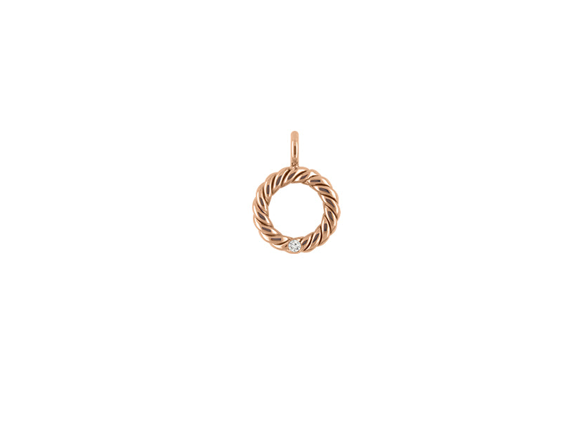 ZEEZEN bronzevedhæng med snoet cirkelformet design og 0,10 ct hvid lab grown diamant på hvid baggrund.