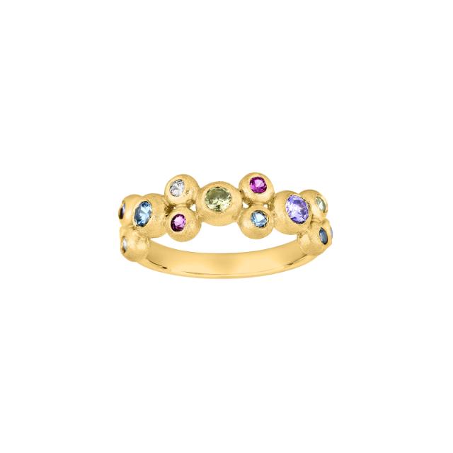 Forgyldt ring fra Siersbøl prydet med smukke multifarvede zirkonia-sten. Denne elegante og farverige ring kombinerer klassisk design med et moderne twist, perfekt til at tilføje et strejf af luksus til enhver stil.