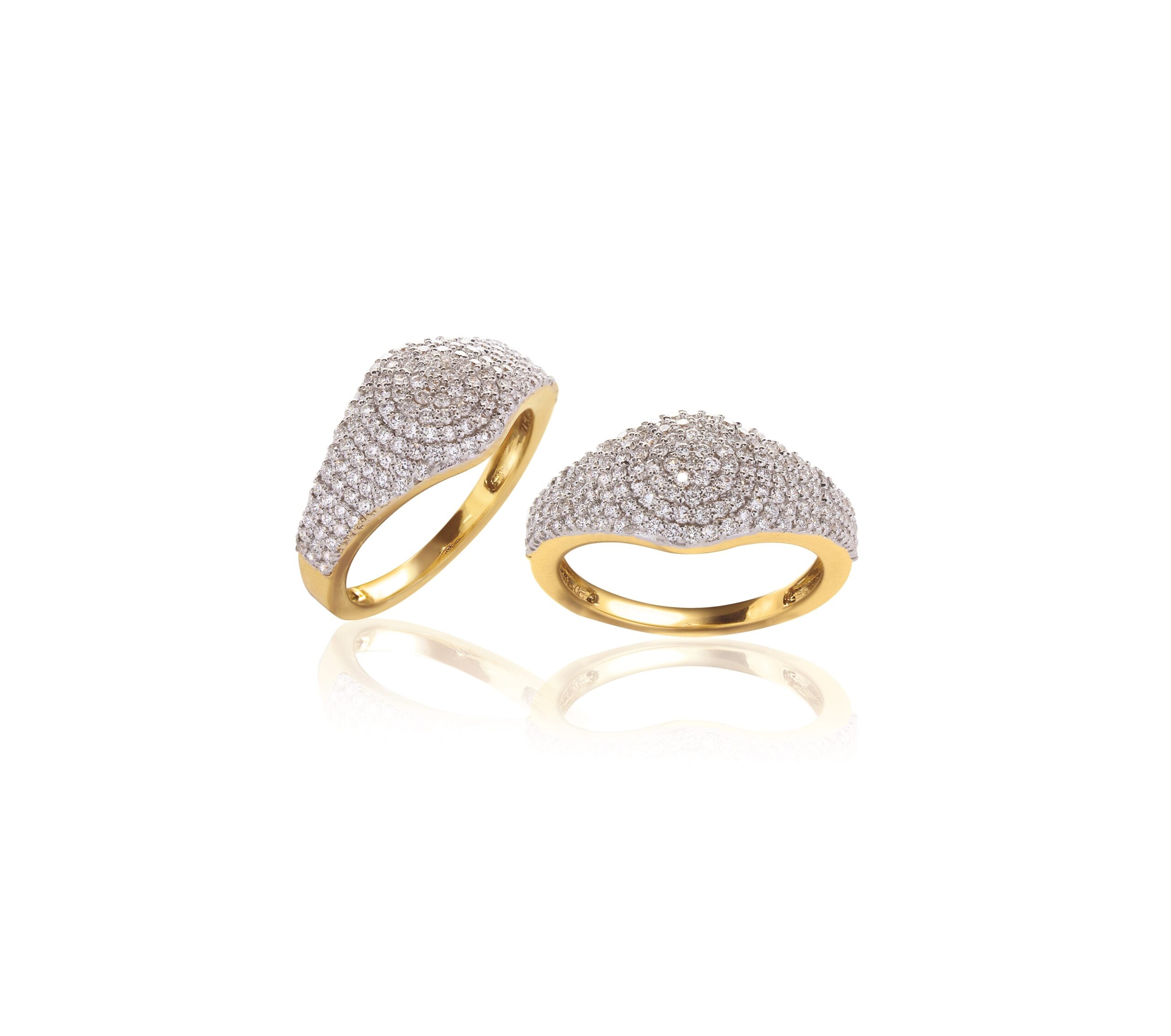 En eksklusiv Blomster Chandelier Ring i 14 kt. rødguld, prydet med 89 funklende brillanter. Ringen har en samlet carat på 0,43 ct, og brillanternes kvalitet er TW/VS-SI. Dette kunstværk kombinerer luksus og elegance i et tidløst design.