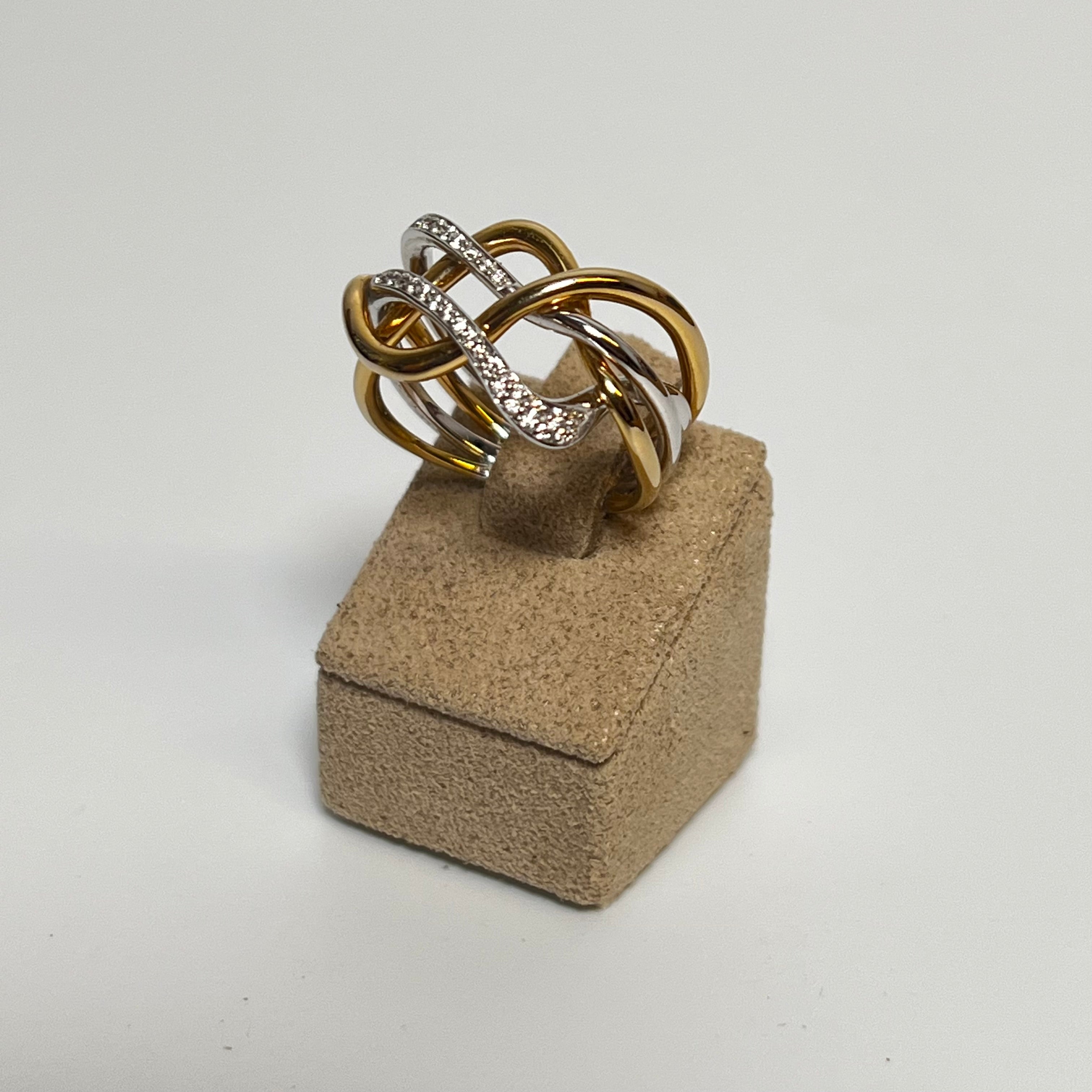 Ring med diamanter 14kt. - str 55